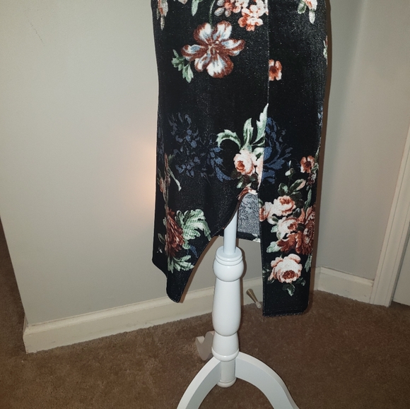 🏆HP🏆 Black Floral Velvet Ruffle Crop Top/Skirt Set - Picture 8 of 10